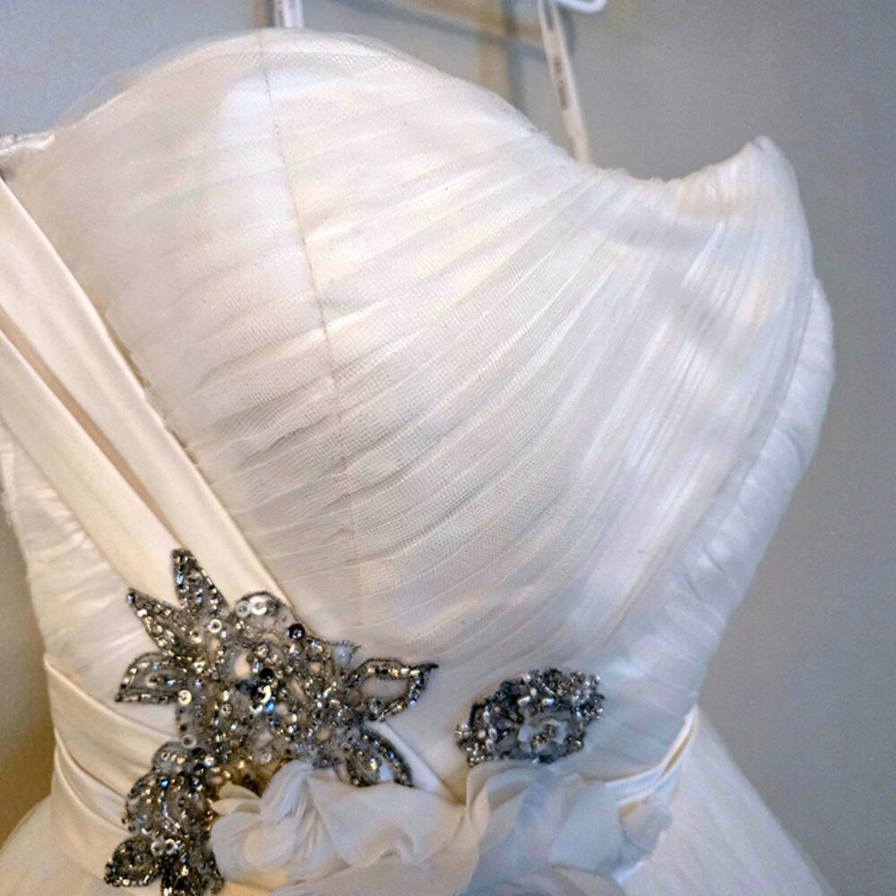 Oleg Cassini Style CWG322 wedding dress Size 6